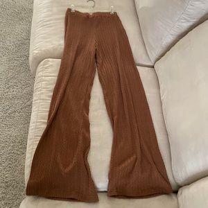 💚NWOT Windsor Flare Sweatpants